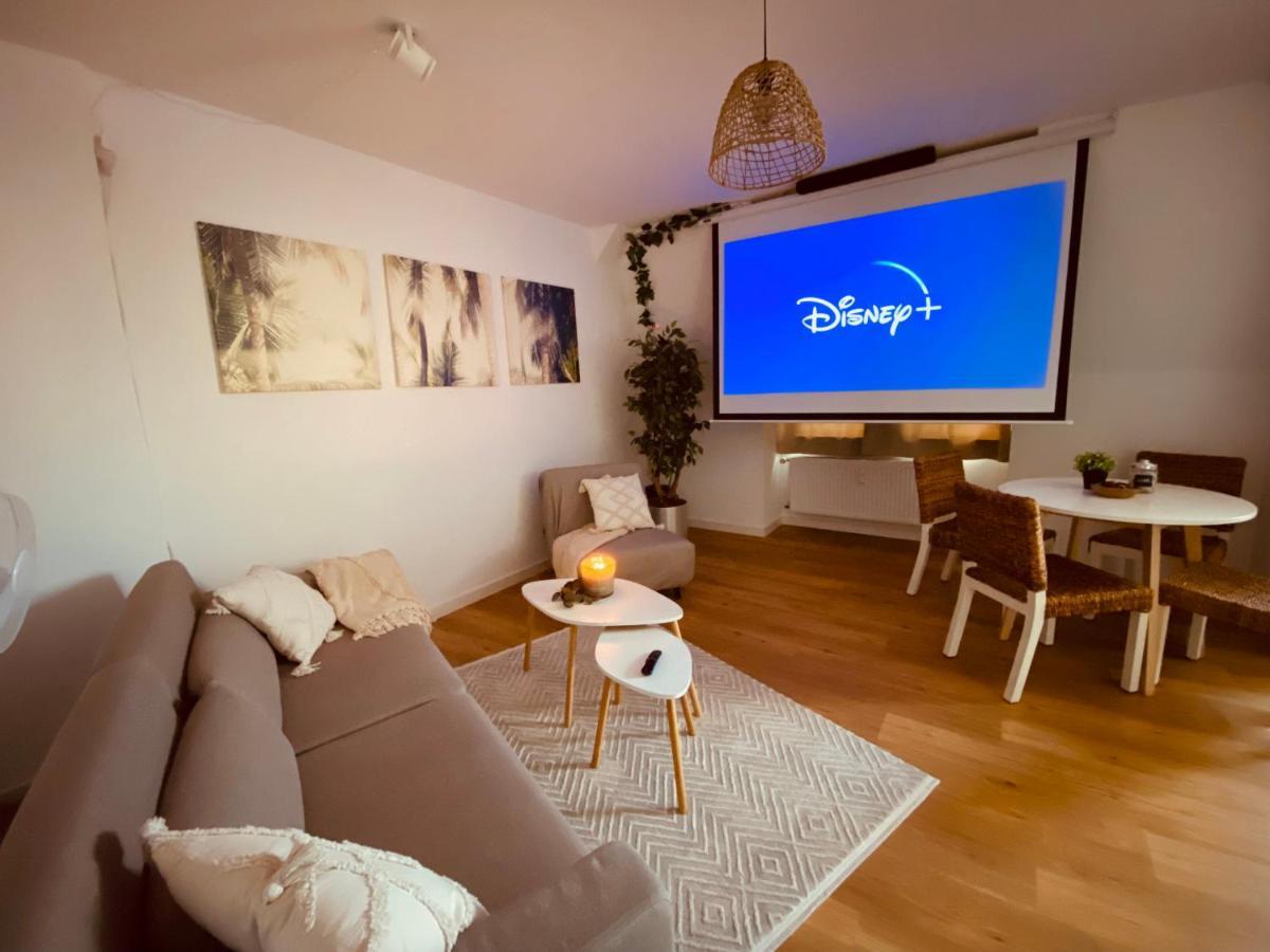 Home Cinema - Balcony - Wi-Fi & Streams Magdeburg Exterior foto